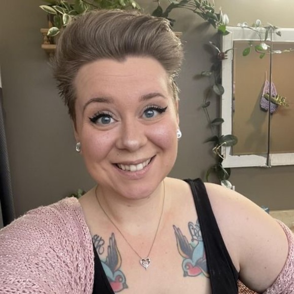 Meet your Posher, Jennifer - Picture 1 of 1